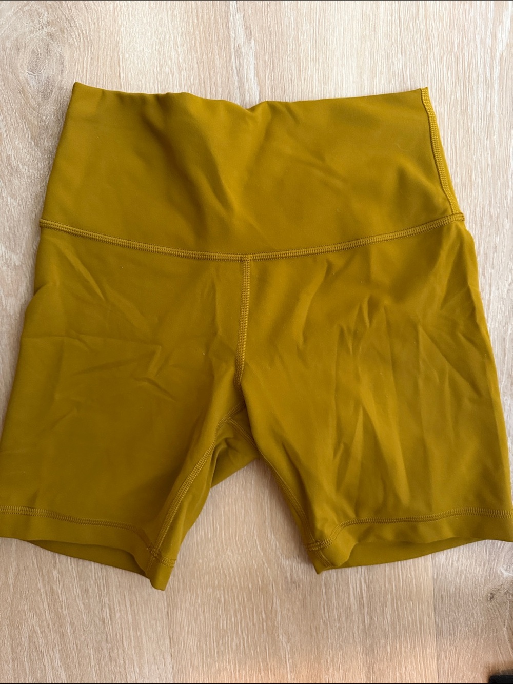 Lululemon Wunder Train High Rise Short 6”